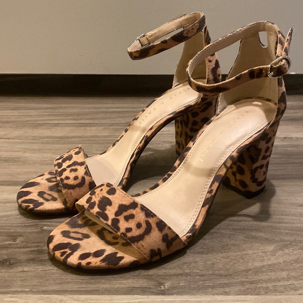 6.5 Kelly & Katie Animal print heels